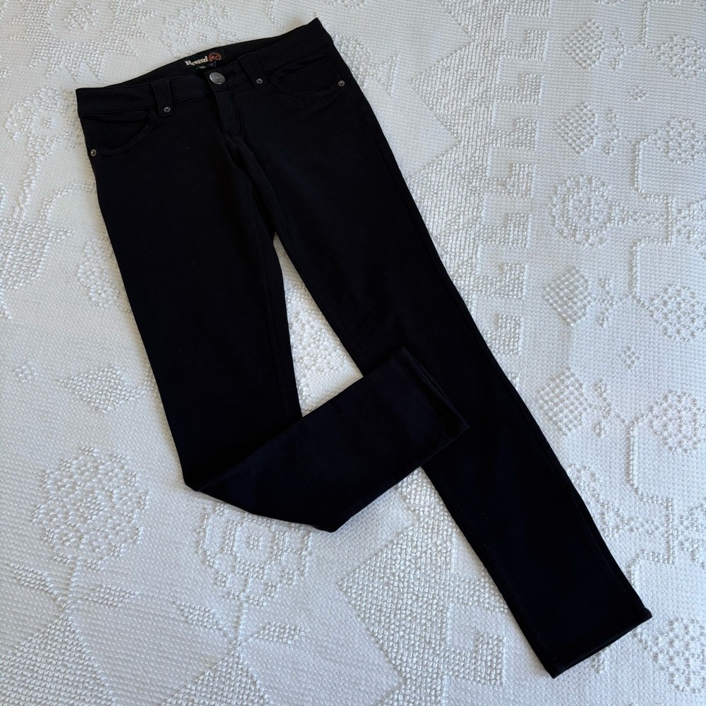 Rewind brand junior’s size 7 black straight leg cotton spandex low rise pants